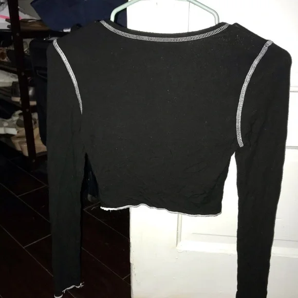 Black Long Sleeve Crop Top with Dragon Design - Picture 2 of 6